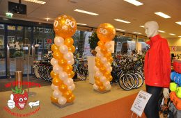 Ballonnen pilaar met gouden topballon 50