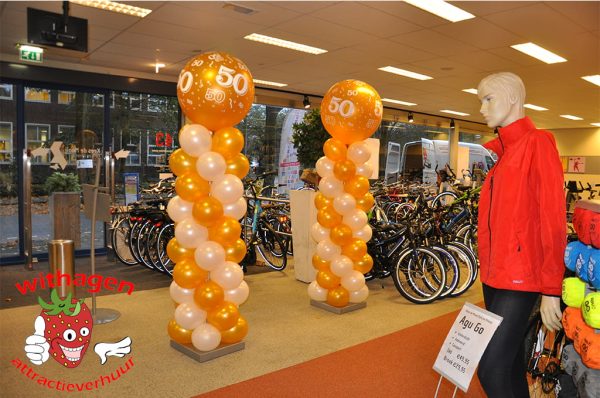 Ballonnen pilaar met gouden topballon 50