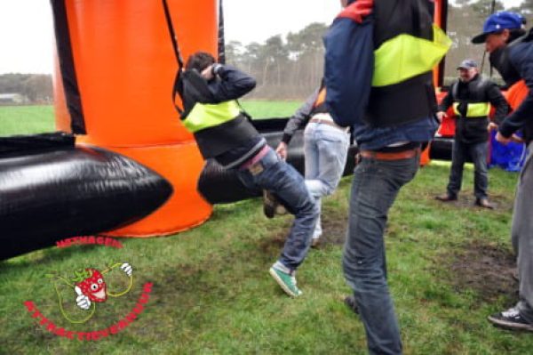 Voetballen aan koord