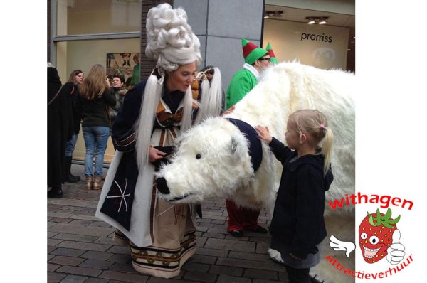 Winterkoningin met Snowy de ijsbeer