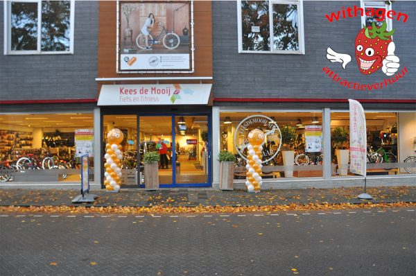 Ballonnen pilaar met gouden topballon 50