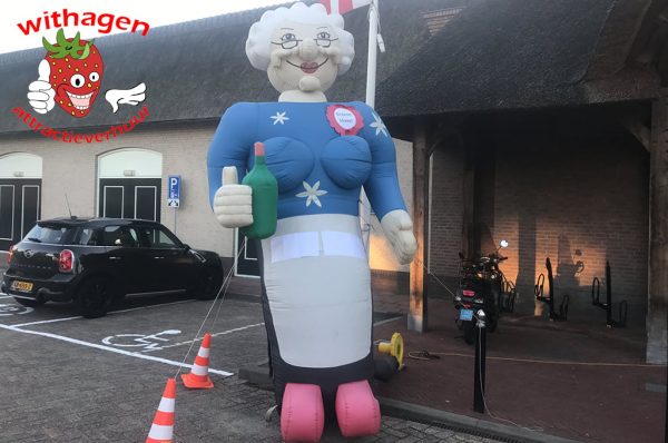 Sarah met 50 jaar badge