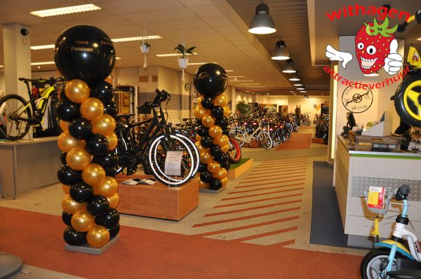 Ballonnen pilaar met letters