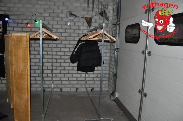 Garderoberek huren met hangers