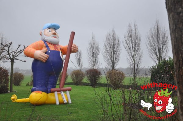 Boer Abraham in tuin