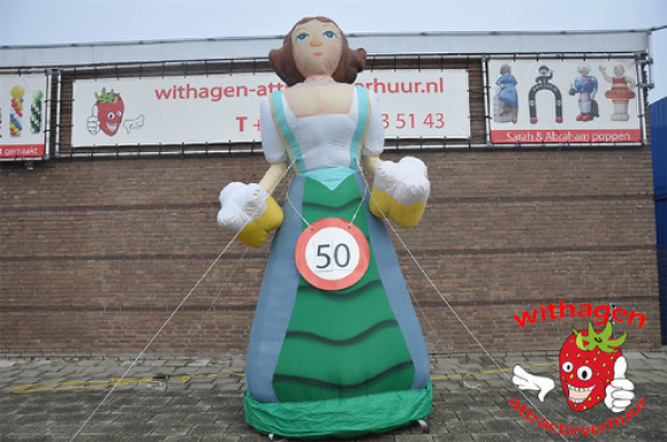 Verjaardagspop heidi met bord