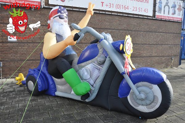 Abraham op stoere motor