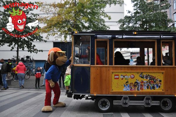 tram 26 personen parade