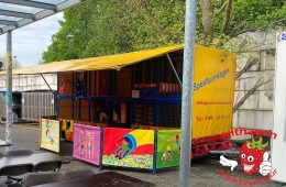 kinderspeeltuinwagen met hekken