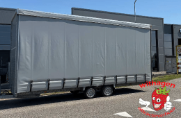 Grote dichte aanhanger